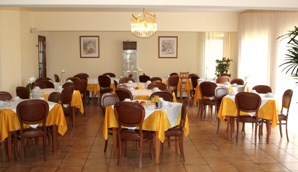 Hotel Dom Leal วาลองโก ภายนอก รูปภาพ
